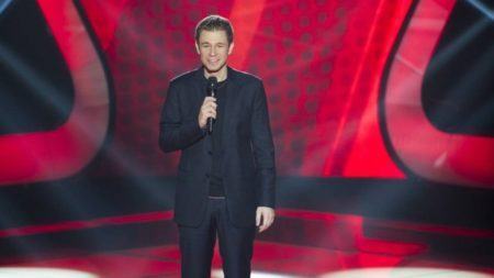 Tiago Leifert insiste para que os técnicos do The Voice Brasil apertem o botão de bloqueio