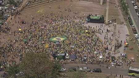 Manifestantes se reúnem em Belo Horizonte a favor de Bolsonaro