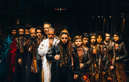 A peça “O Julgamento Secreto de Joana D’Arc” conta com uma elenco é formado por 16 integrantes, entre atores, coro de seis atrizes cantoras e dois músicos.