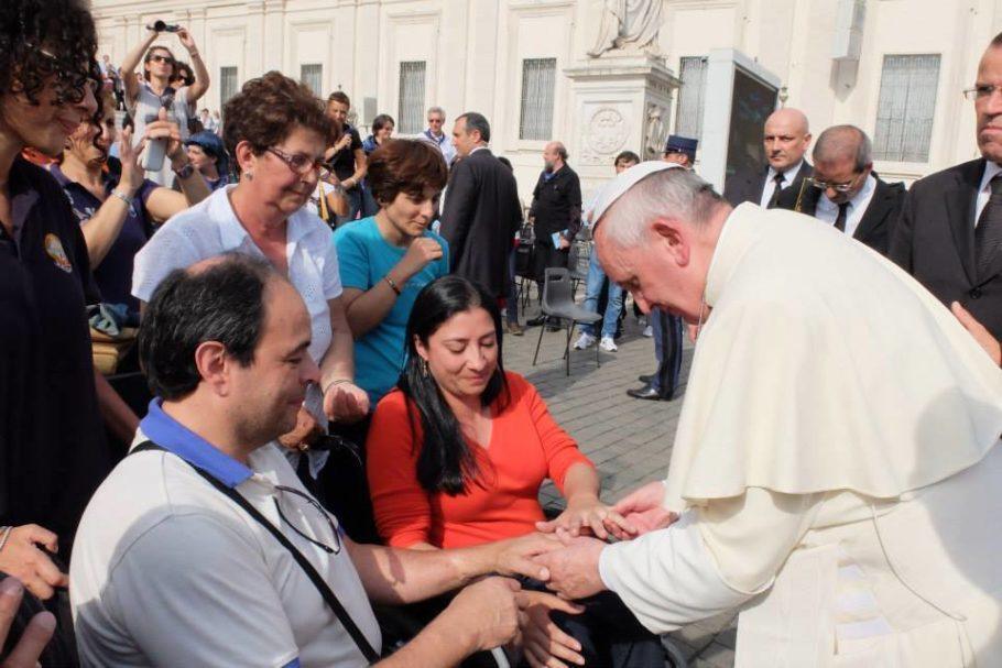 Nilza e Fernando Montanari recebem benção do papa Francisco no Vaticano
