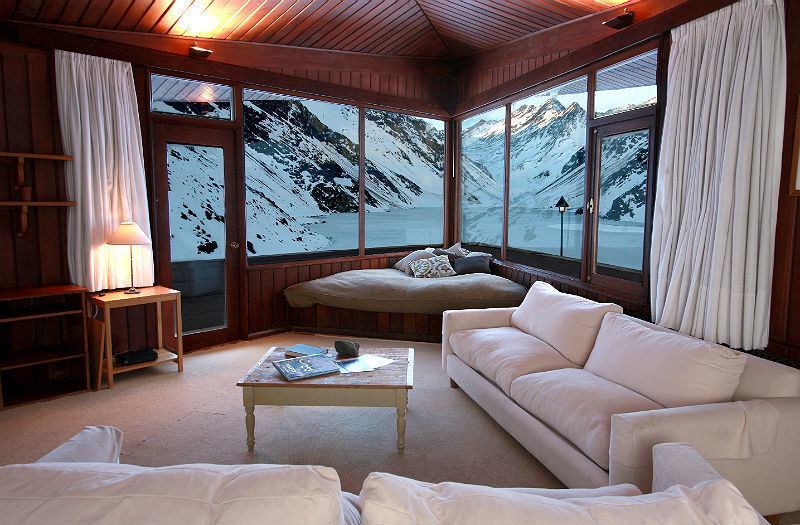 Interior de um dos chalés da estação de esqui Portillo, no Chile