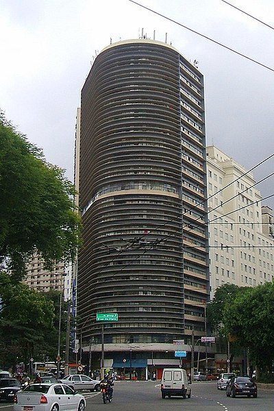 O Edifício Montreal fica no cruzamento das Avenidas Ipiranga e Cásper Líbero