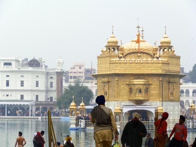 Vista do Templo Dourado em Amritsar