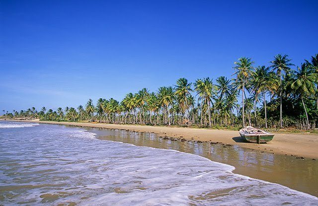 Praia quase deserta em Icaraí de Amontada ou Icaraizinho, como é chamada