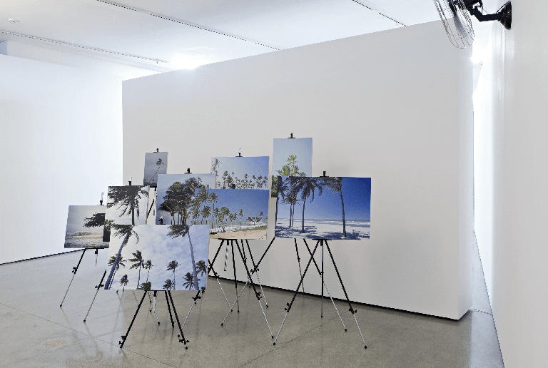 Obra “Cortina de Vento”, de Rodrigo Matheus , está na exposição “MAM 70: MAM e MAC USP”