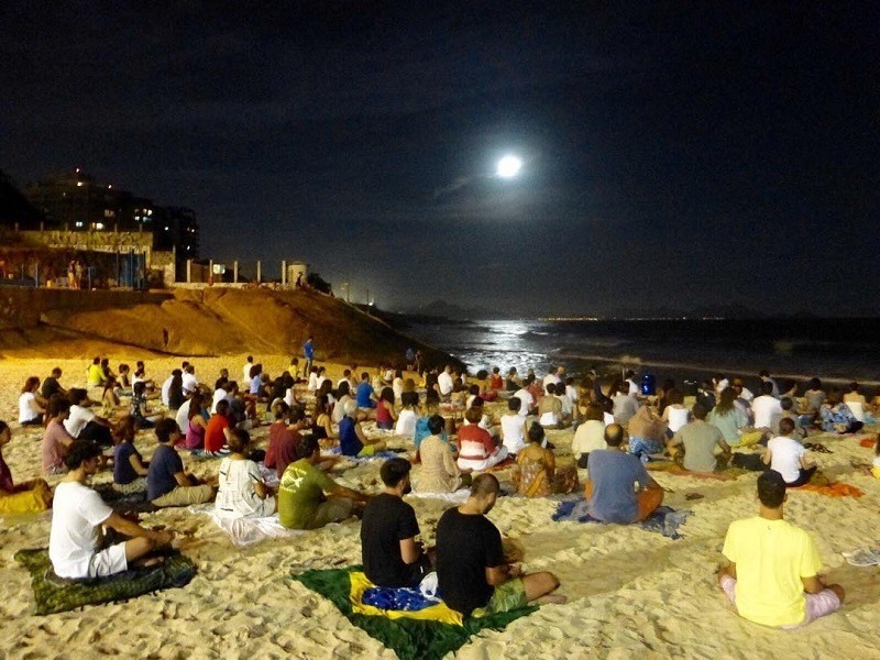 Meditação da Lua Cheia acontece uma vez ao mês no Rio e em outras cidades ao mesmo tempo