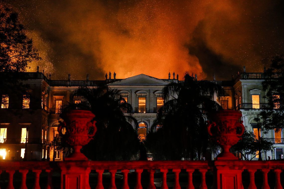 Um incêndio de proporções ainda incalculáveis atingiu o Museu Nacional do Rio de Janeiro