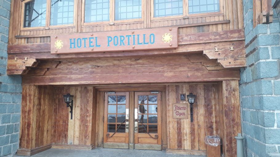 Fachada do Hotel Portillo