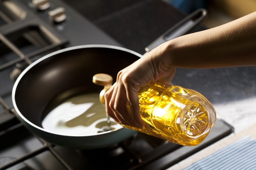200 milhões de litros de resíduos de óleo de cozinha que são gerados mensalmente no Brasil