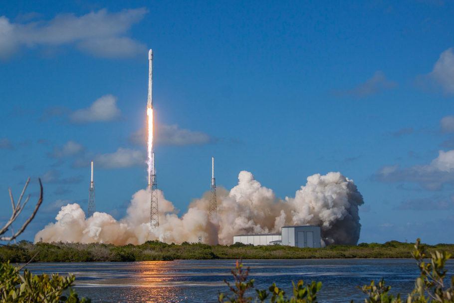 Observar lançamento de foguete é uma das atrações do Kennedy Space Center, em Cabo Canaveral
