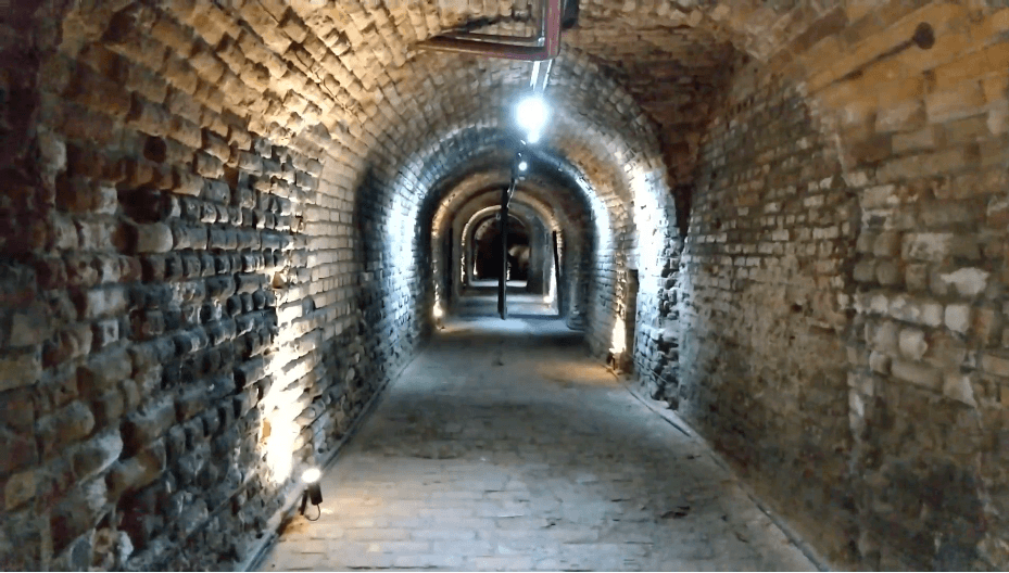 Túnel subterrâneo da Casa das Caldeiras, na Água Branca.