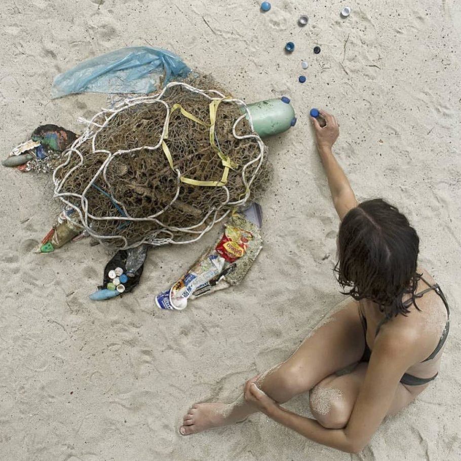 A tartaruga foi pioneira nesse projeto de arte com lixo