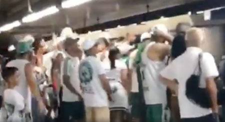 Eleitores de Bolsonaro entoam gritos homofóbicos em metrô de SP
