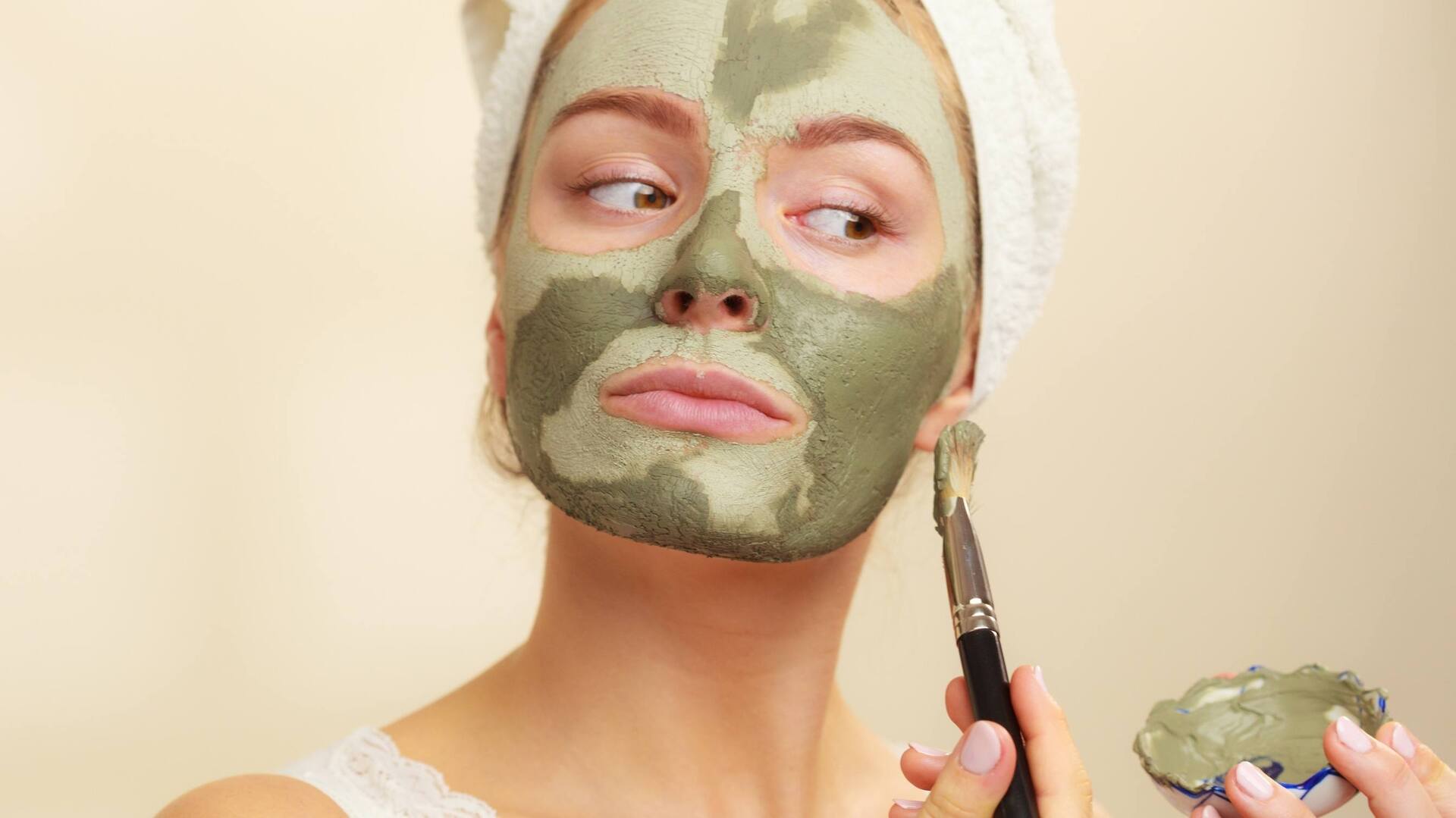 Saiba como usar argila no rosto e cabelo, seus tipos e benefícios