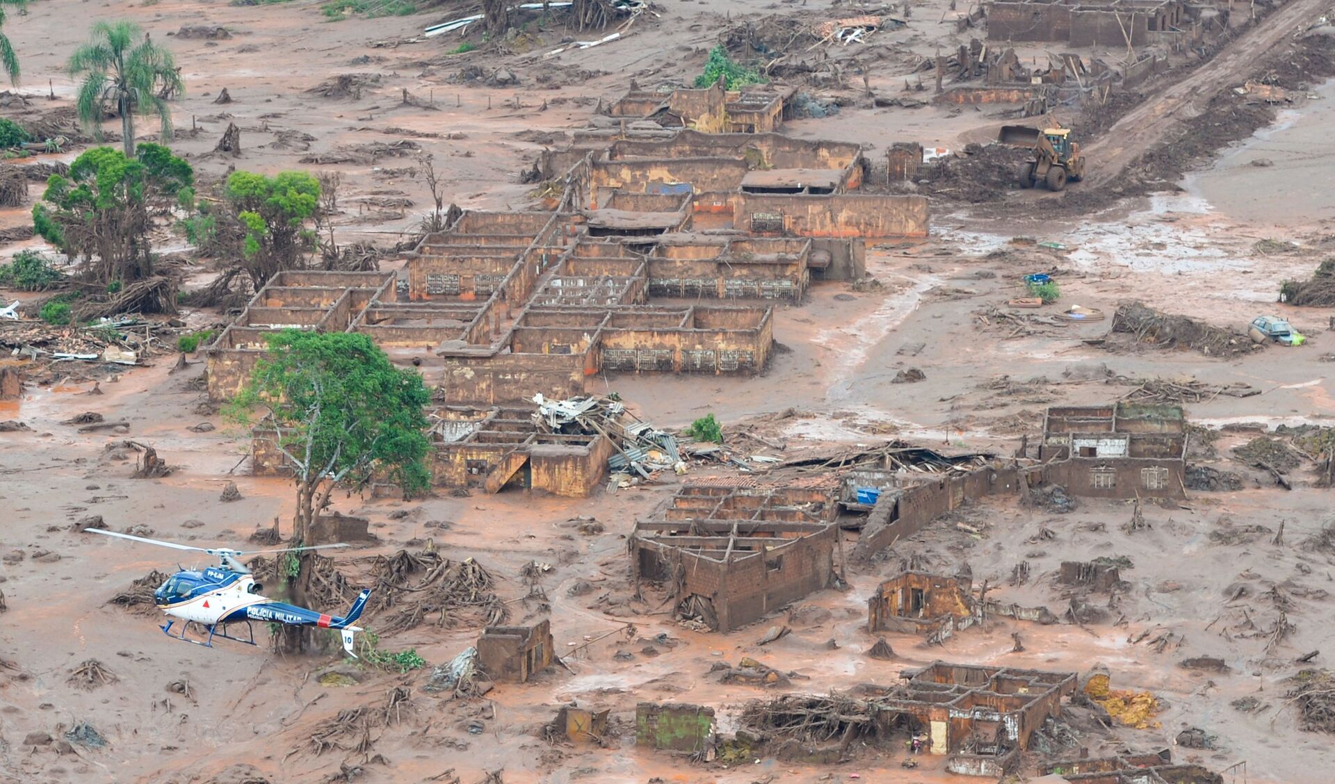 Área afetada pelo rompimento de barragem no distrito de Bento Rodrigues, em Mariana, Minas Gerais