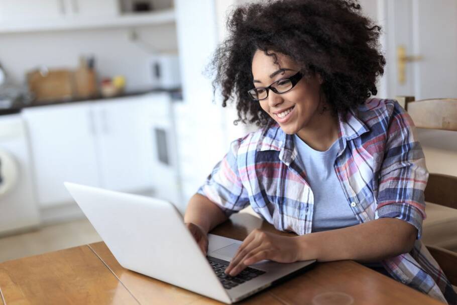 O ensino a distância é uma boa opção para quem tem o tempo contado