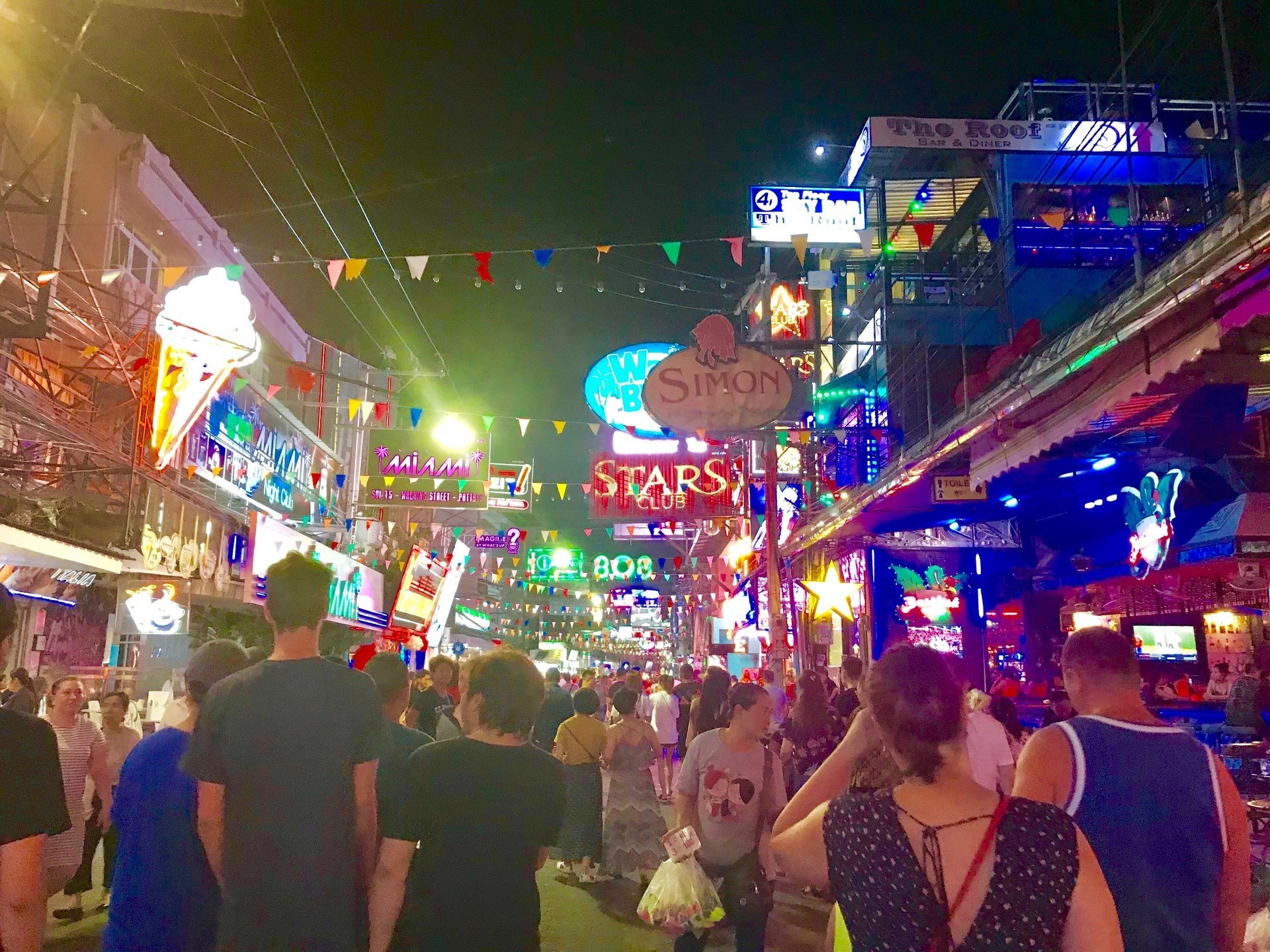 A Walking Street é o grande agito em Pattaya