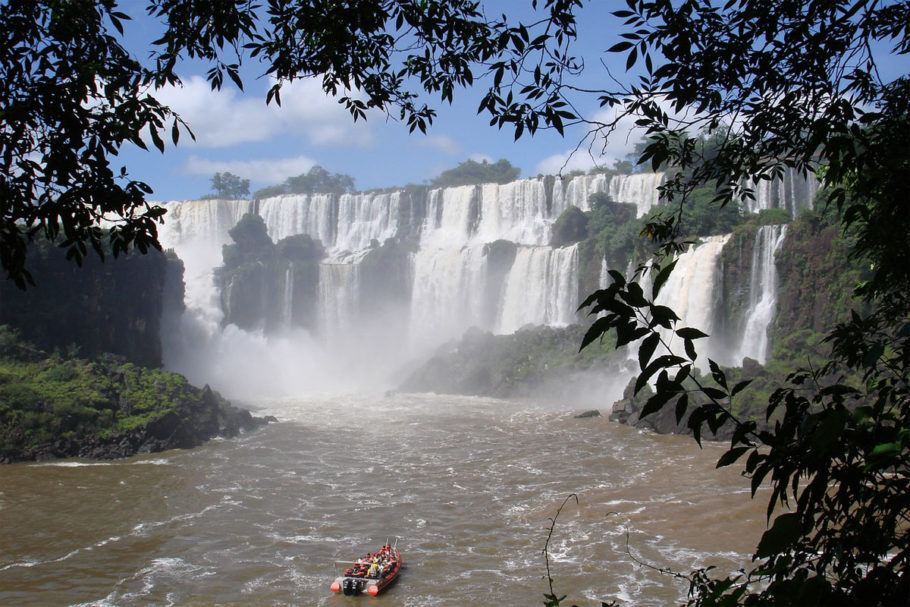 O Macuco Safári fica dentro do Parque Nacional Iguaçu