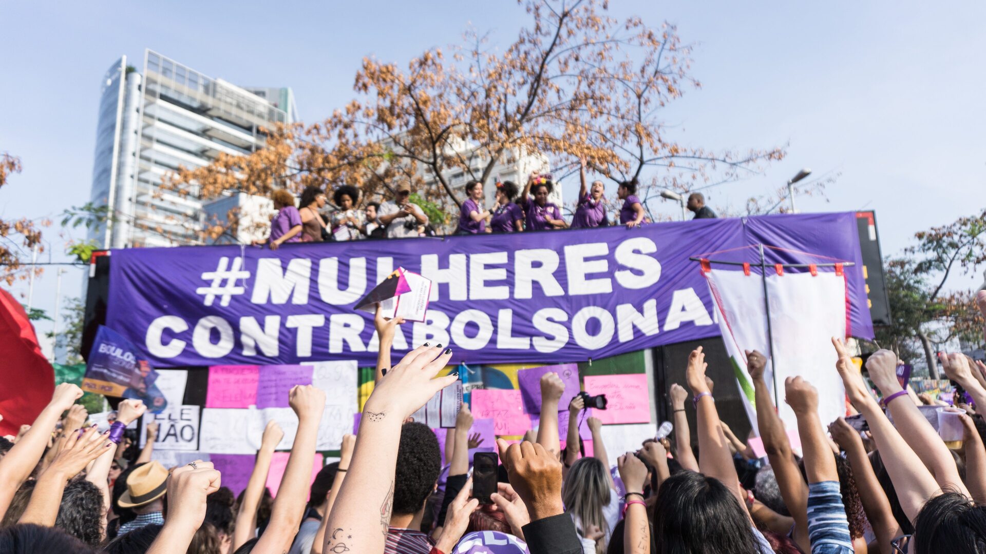 Manifestação mulheres contra Bolsonaro no Largo da Batata, em São Paulo