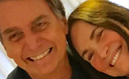 Jair Bolsonaro e Regina Duarte posam juntos