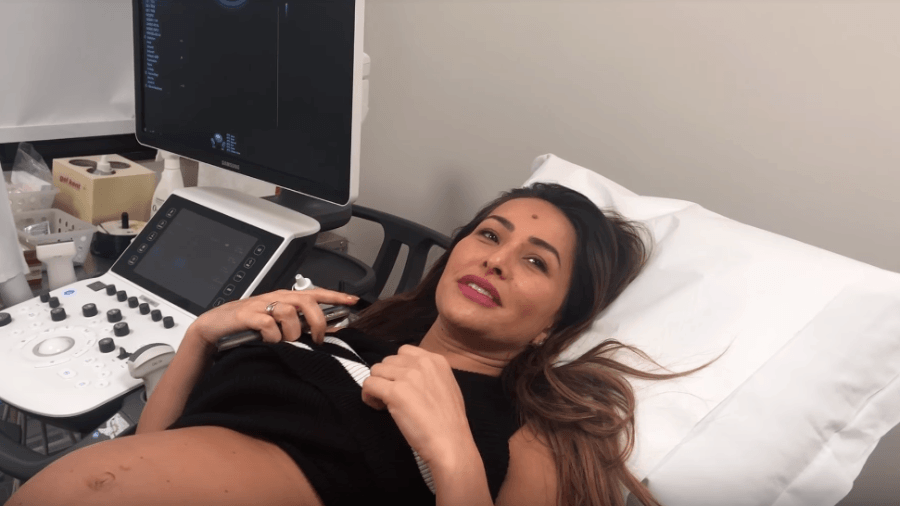 Sabrina Sato mostra o rostinho da filha pela primeira vez em ultrassom
