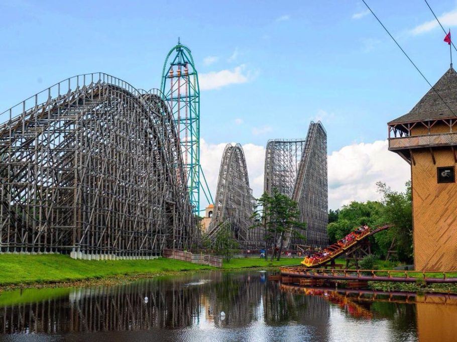 O parque Six Flags é conhecido por suas aterrorizantes montanhas-russas