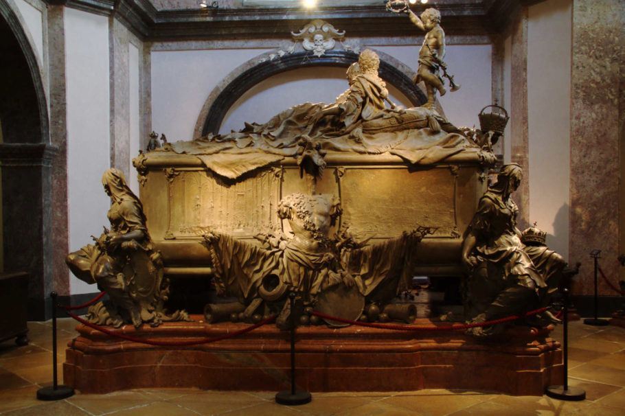 Sarcófago duplo com os corpos de Maria Teresa e seu esposo, o imperador Francisco I Estevão de Lorena