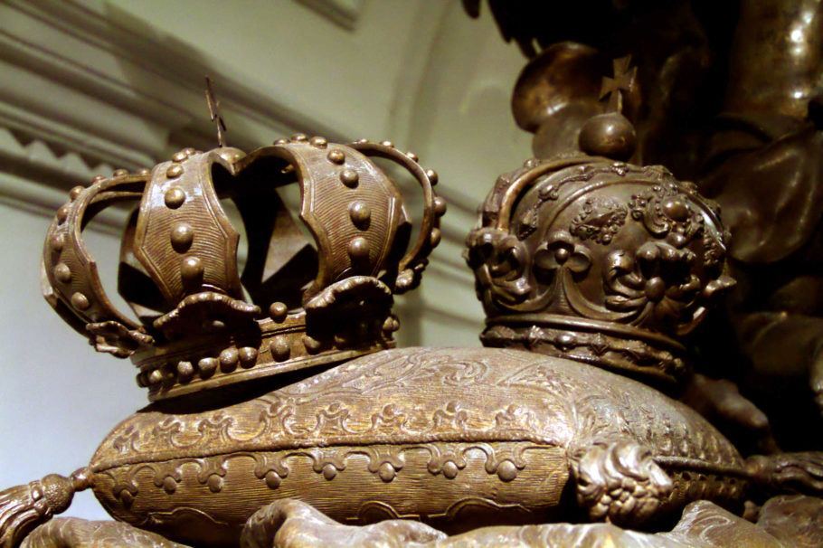 Detalhe do caixão da imperatriz Isabel Cristina de Brunswick, considerado o trabalho fúnebre mais antigo de Balthasar Ferdinand Moll