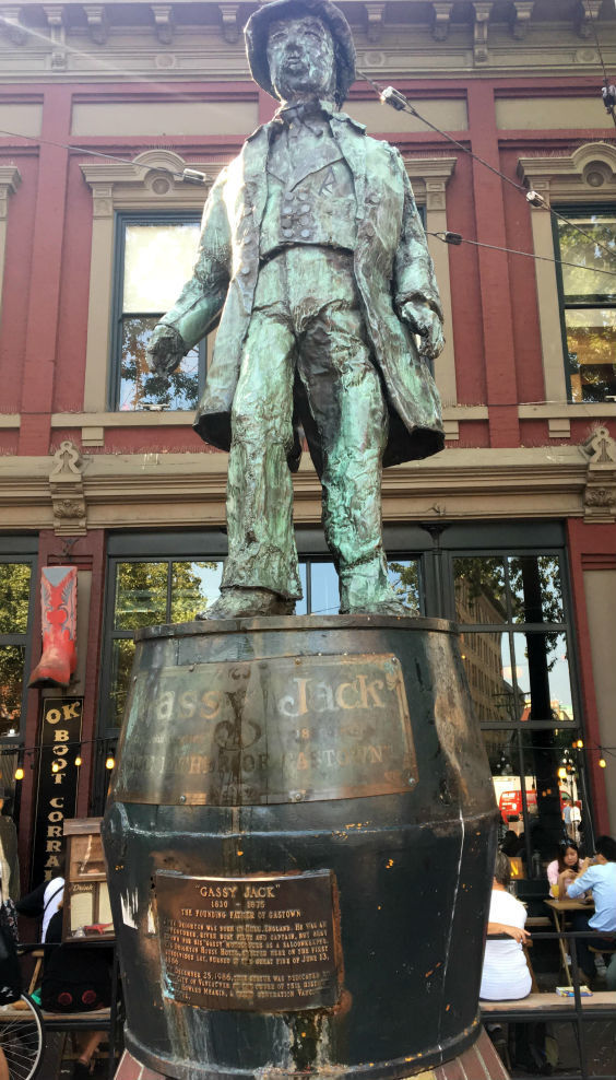 A estátua de Gassy Jack, o fundador do bairro de Gastwon