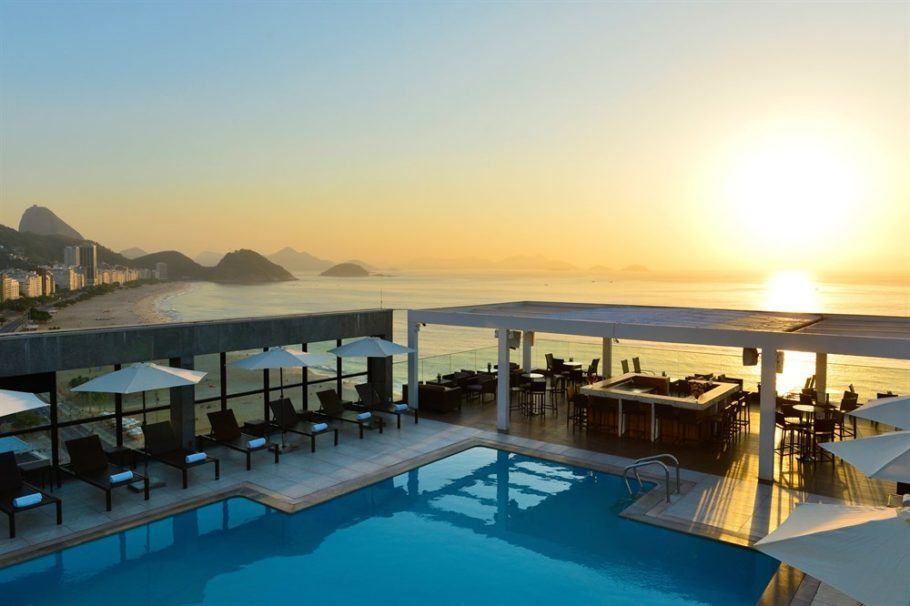 Vista da piscina do Pestana Rio Atlântica; um dos hotéis participantes da Black Friday