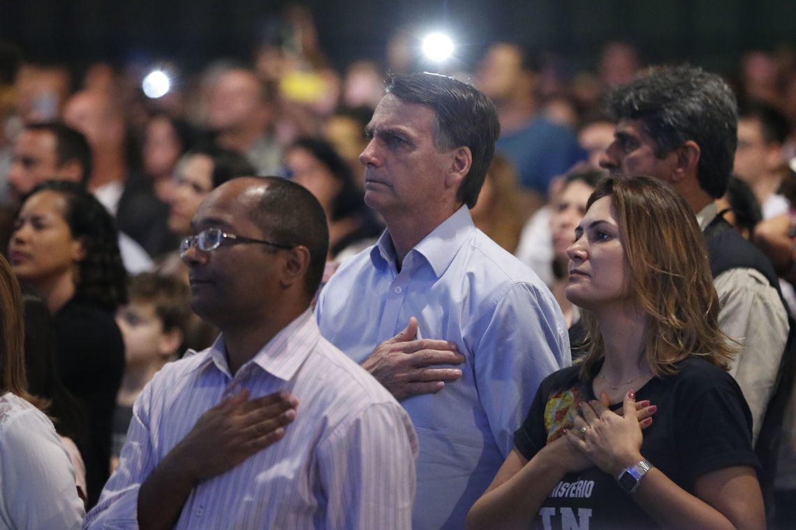 Cerimônia reuniu cerca de 4 mil pessoas na igreja