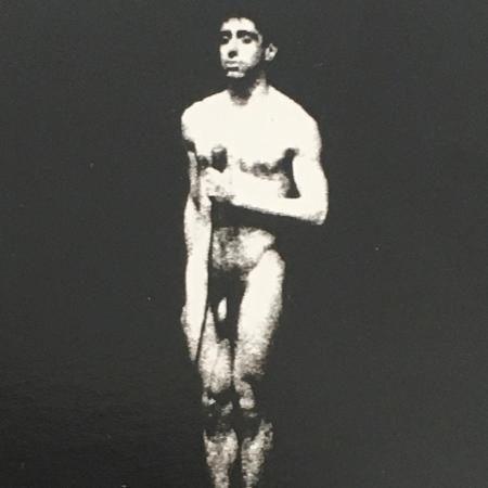 Cassio Scapin sem roupa na peça “Pantaleão e as Visitadoras”, de 1990