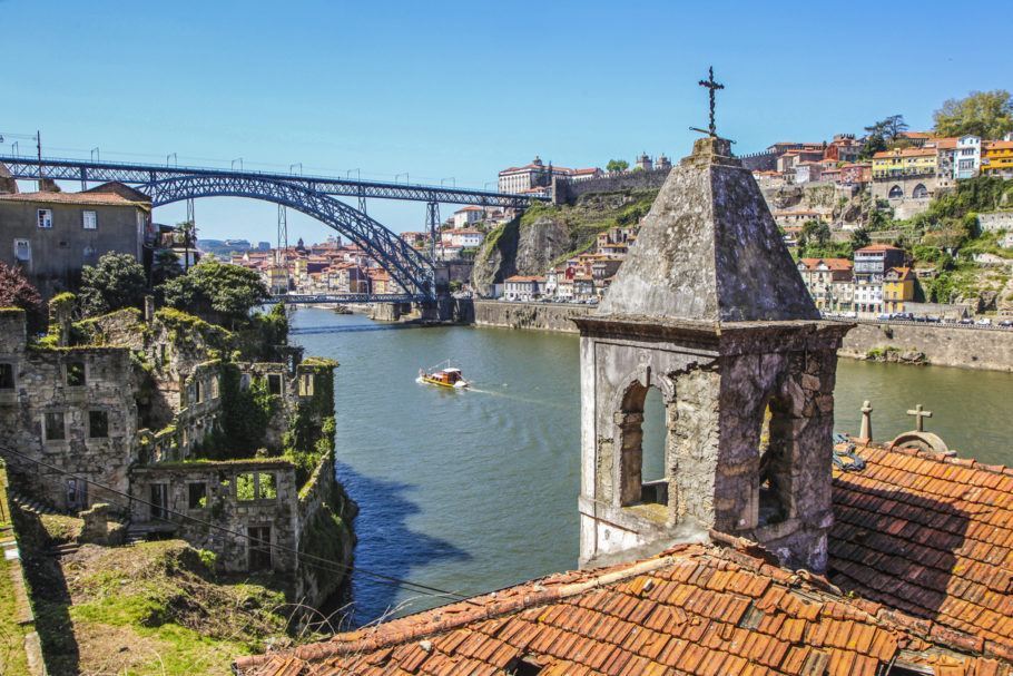 Vista da ponte Dom Luis I, em Porto, Portugal