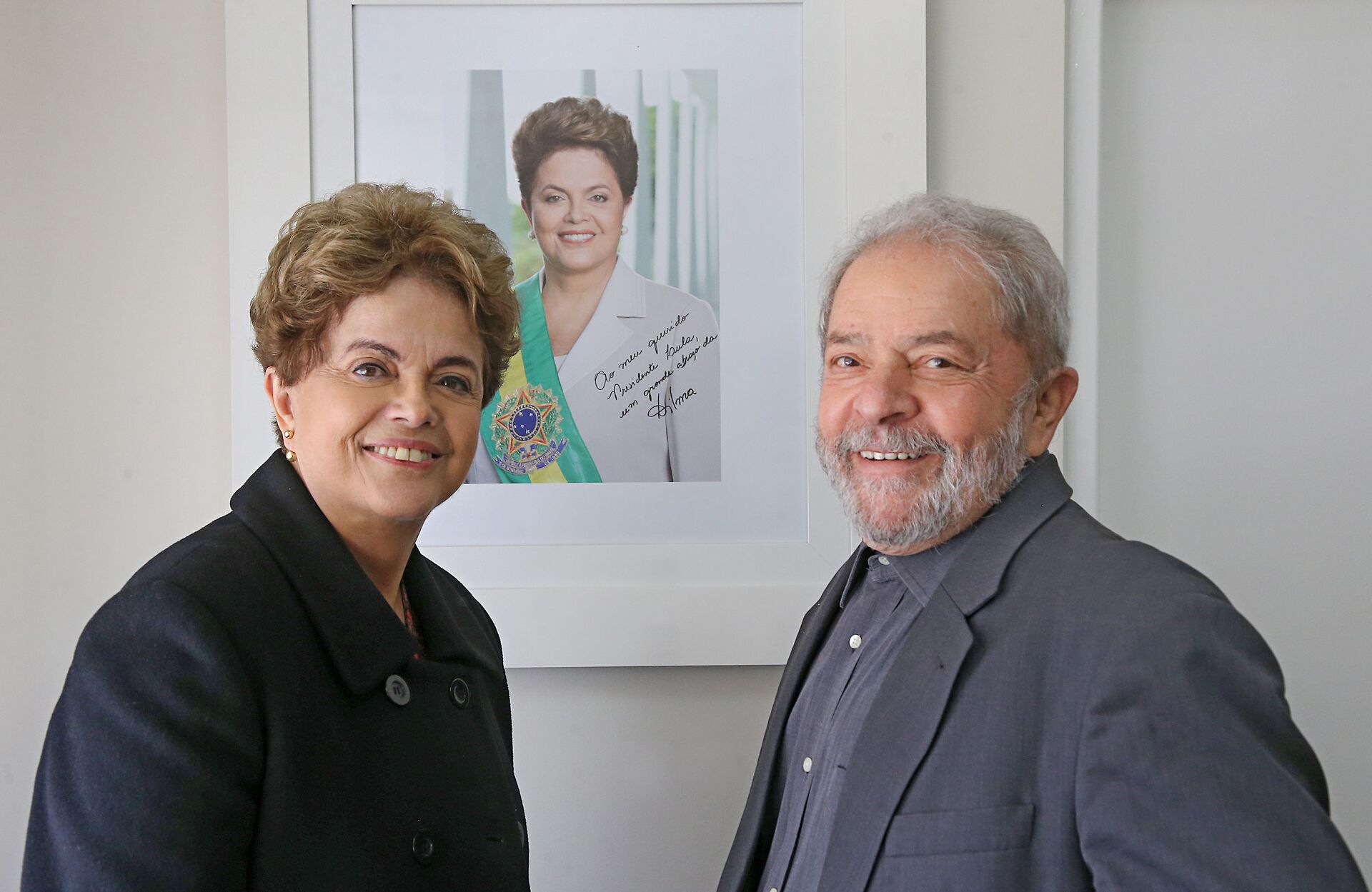 Os ex-presidentes Dilma e Lula