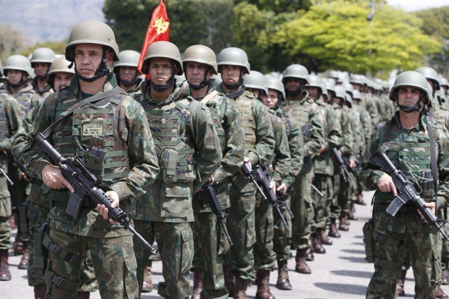 Exército brasileiro em cerimônia na Vila Militar, no Rio
