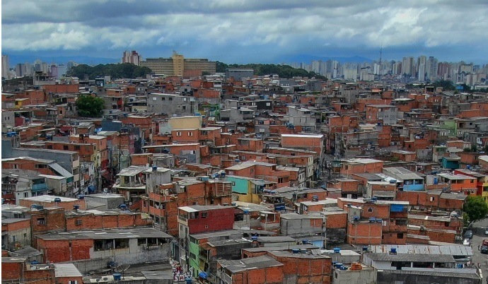 Com cerca de 200 mil moradores, Heliópolis reúne 18 mil imóveis e 3 mil estabelecimentos comerciais – Fonte: Unas (União de Núcleos, Associações dos Moradores de Heliópolis e Região).