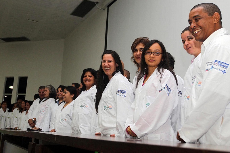 Médicos cubanos chegam à Bahia, em 2014, para atuar pelo programa Mais Médicos