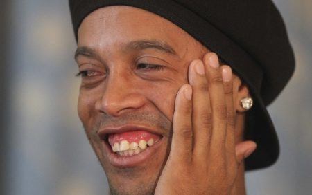 Ronaldinho Gaúcho acumula dívidas de IPTU