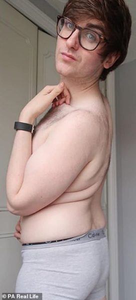 Stevie Grice-Hart não tem mais vergonha de exibir o próprio corpo em fotos seminu no Instagram