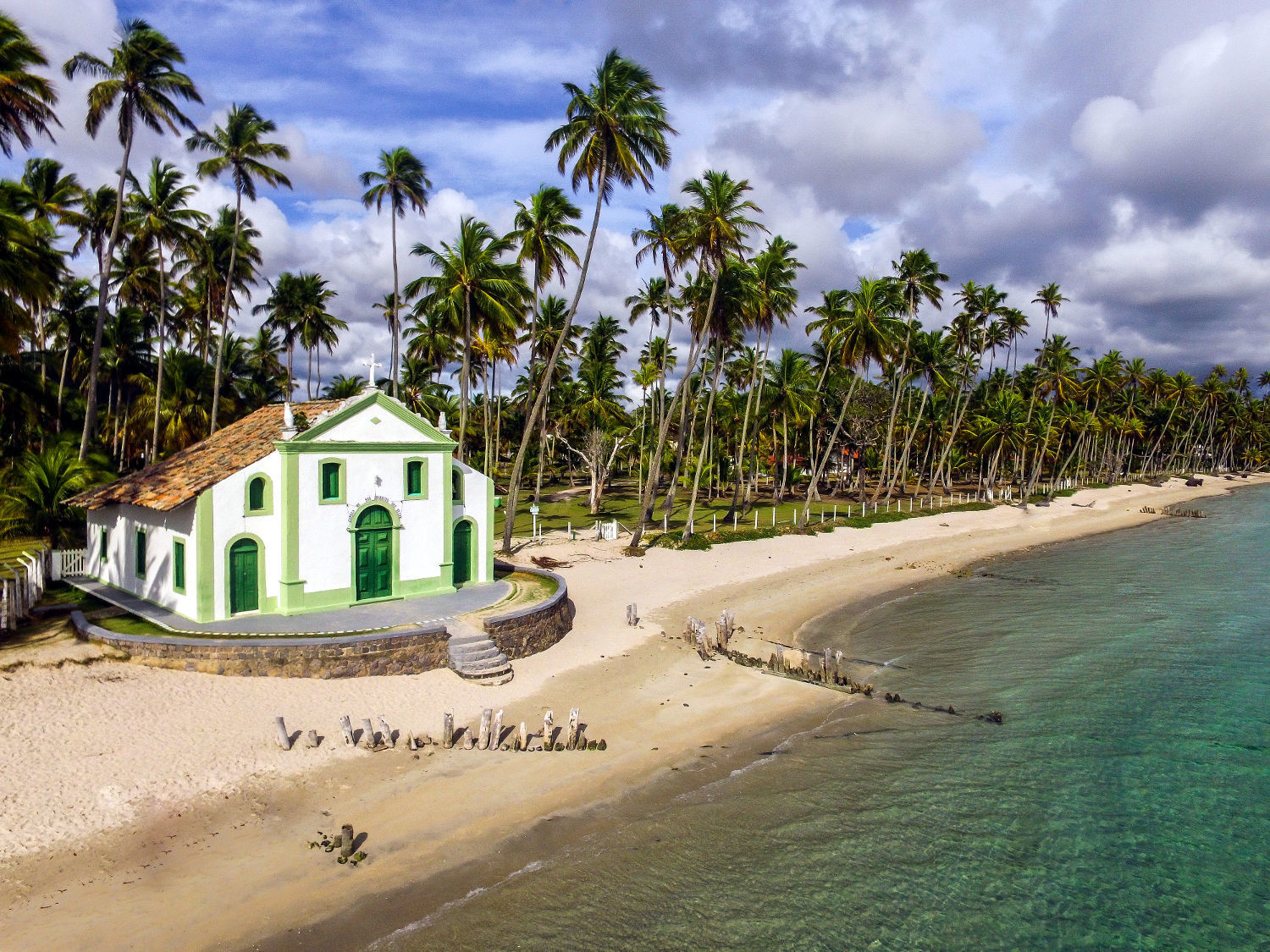Praia dos Carneiros, em Tamandaré, no litoral sul de Pernambuco, é um dos destinos com pacotes de viagem em promoção