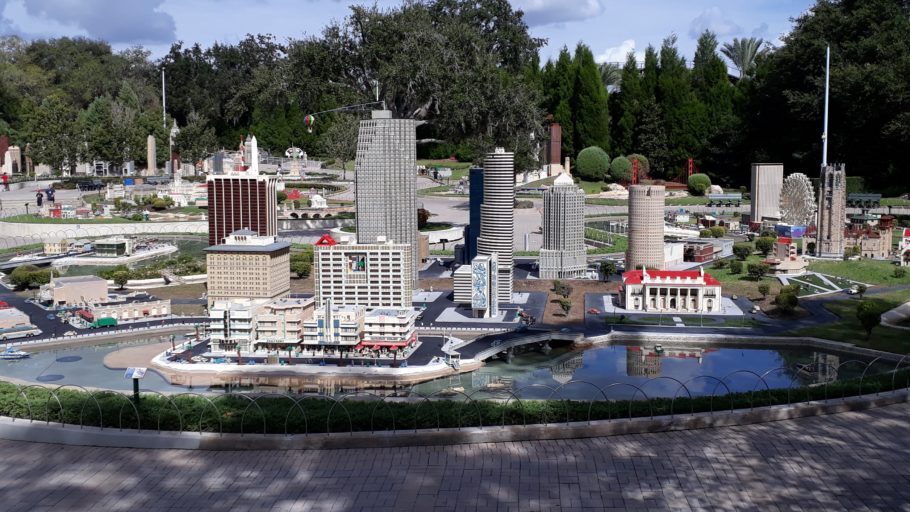 Vista da área Miniland USA, que reproduz alguns dos cartões-postais dos Estados Unidos todos feito de Lego