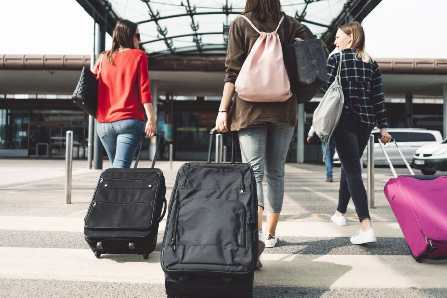 Valores e limites de bagagem variam de acordo com o destino, a classe em que se viaja, o tamanho da aeronave, entre outros fatores