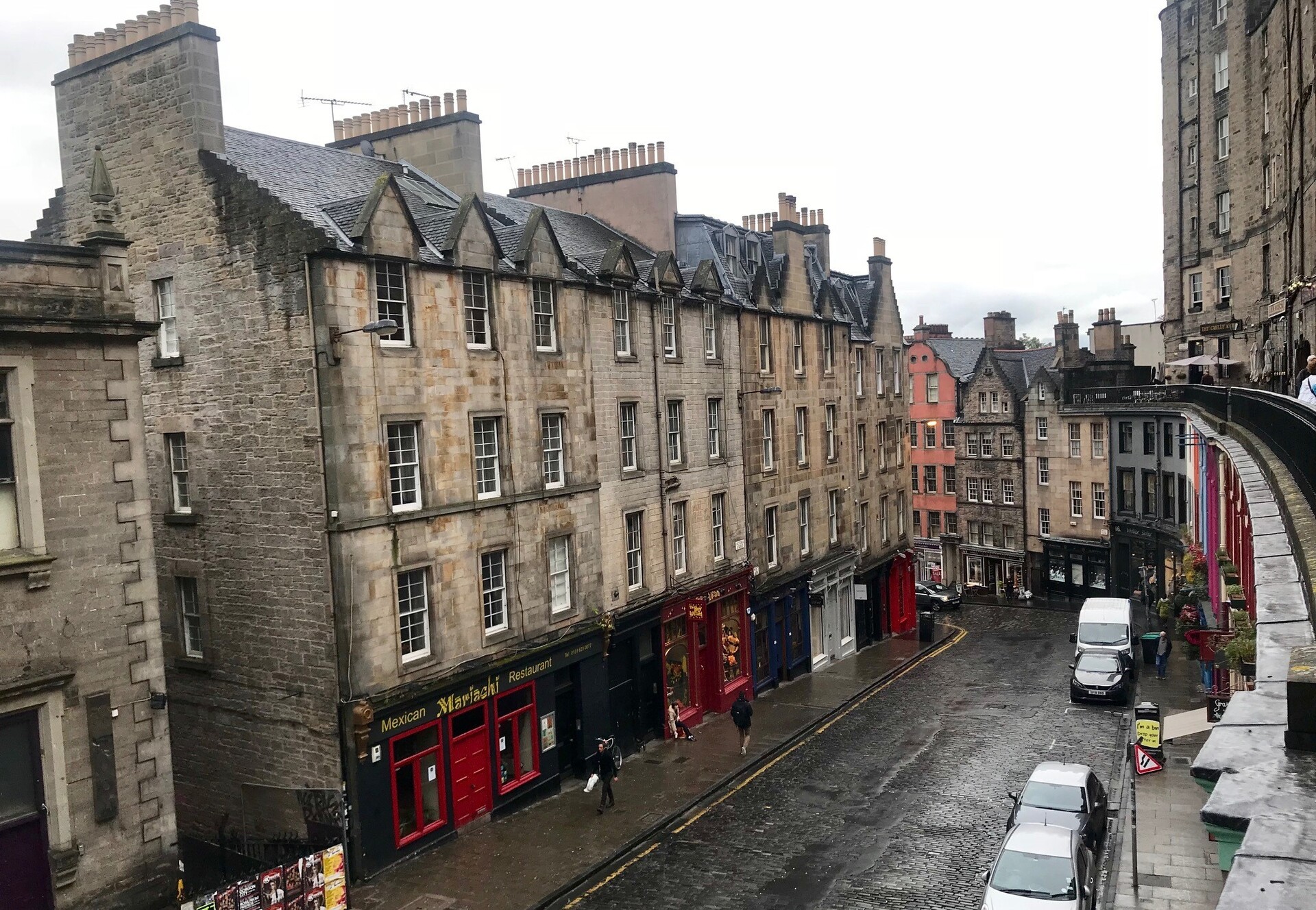 Victoria Street, em Edimburgo, foi a inspiração para o Diagon Alley, de Harry Potter