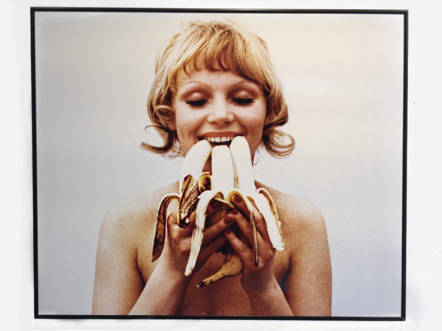 “Consumer Art, 1973”, de Natalia LL, é uma das obras exibidas na exposição “Fálico Mágico”