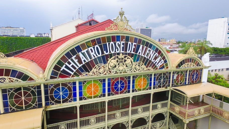 Teatro José de Alencar é uma das atrações de Fortaleza