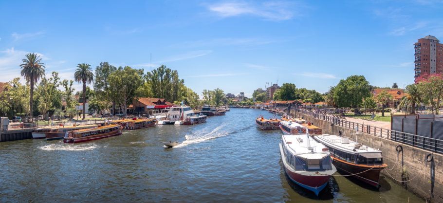 Barcos no rio Tigre, em Buenos Aires