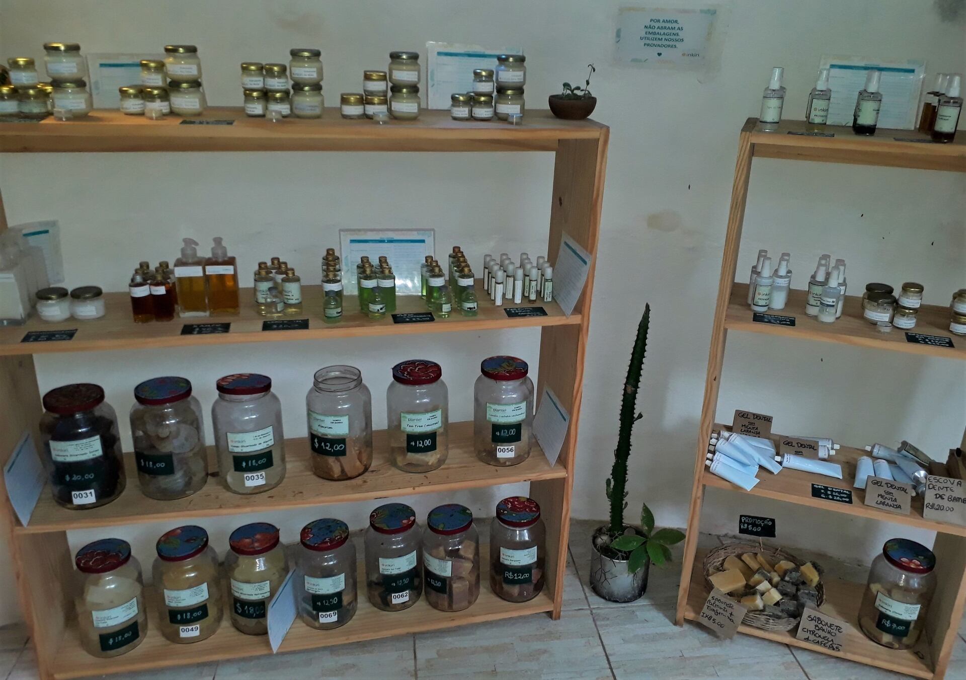 Loja de produtos biodegradáveis vendidos na comunidade