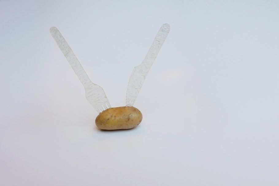 O designer sueco criou o talher de plástico de batata para ser usado sobretudo em fast-foods