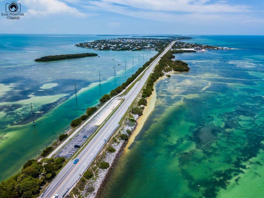 Foto de um Drone da US1 rumo a Key West no Road Trip da Flórida