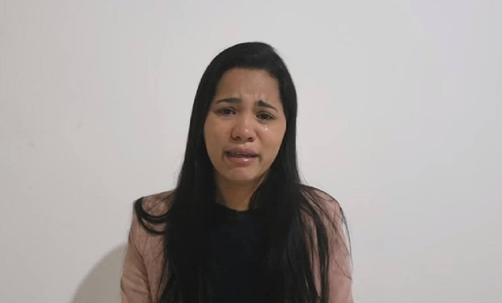 Stefhany Absoluta chora em vídeo no YouTube